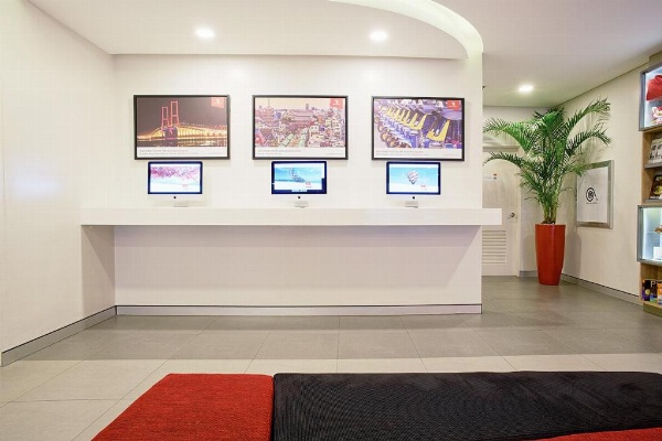 Red Planet Manila Makati image 20