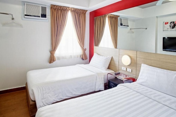 Red Planet Manila Makati image 24