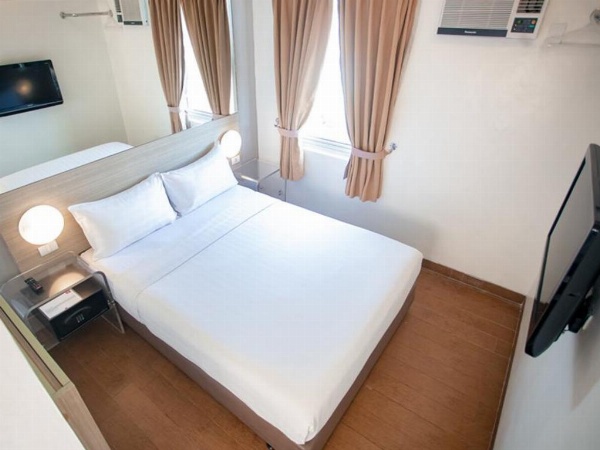 Red Planet Manila Makati image 40