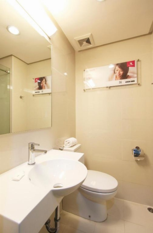 Red Planet Manila Makati image 43